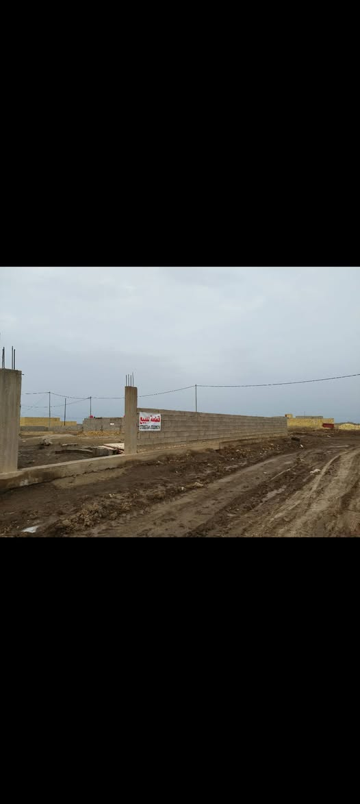أرض سكنية في مقاطعة جمال الخيرالله المساحة ١٠٨٠ متر على ٣ شوارع شارع ١٥ وشارع ١٢ وشارع ١٠
تبعد عن الشارع العام مسافة ٦٠٠ متر
متوفر كل الخدمات كهرباء ماء اساله مجاري ابيعها كلها او اجزاء منها
***********        ***********
