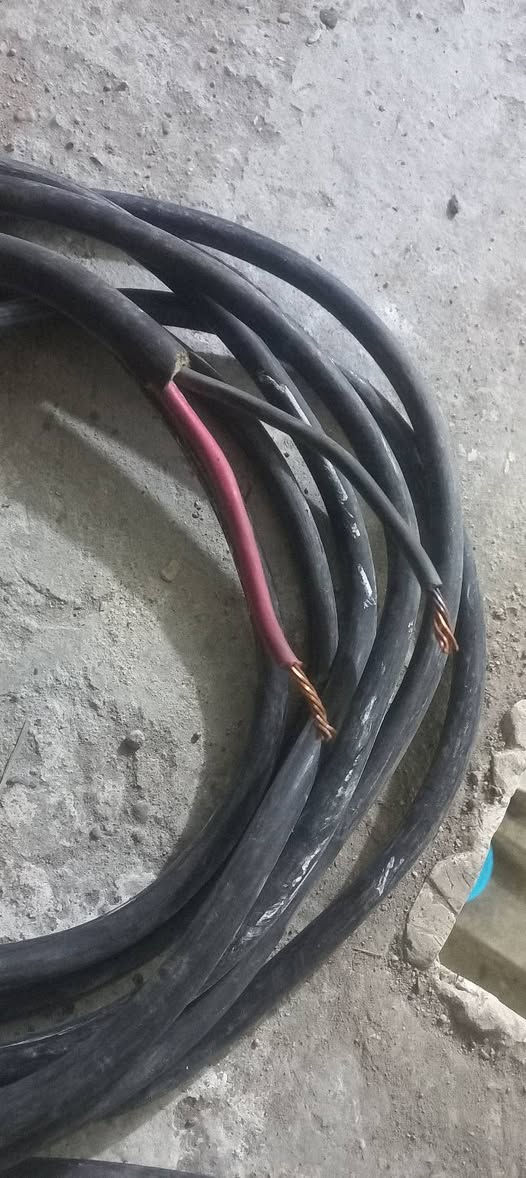 كيبل اصلي مستعمل للبيع 2 قياس 7ونص سعرمتر7مدينه الصدر ***********
