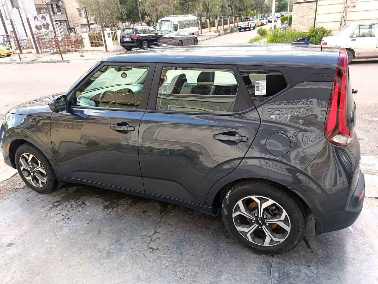 سلام عليكم كيا صول للبيع مديل 2022 بسمي تحويل ثاني يوم  مكينه 2000 دوش  وارد امريكي السونر موجود السعر  145  العنوان بغداد الشعب رقم الهاتف ***********
