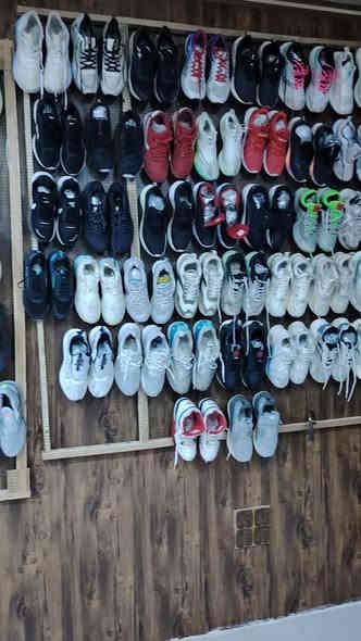 حذيه باله اروبي لاصلي ترانشوز  مكان صوفيه يم ملعب محمد حميد.  ***********
