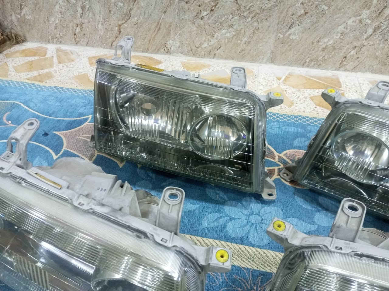 السلام عليكم للبيع لايتات راس الثور فلات ابو عيون زيرو مال حاويه كامل محولات وزنون بلادي 
‏‪***********‬‏
