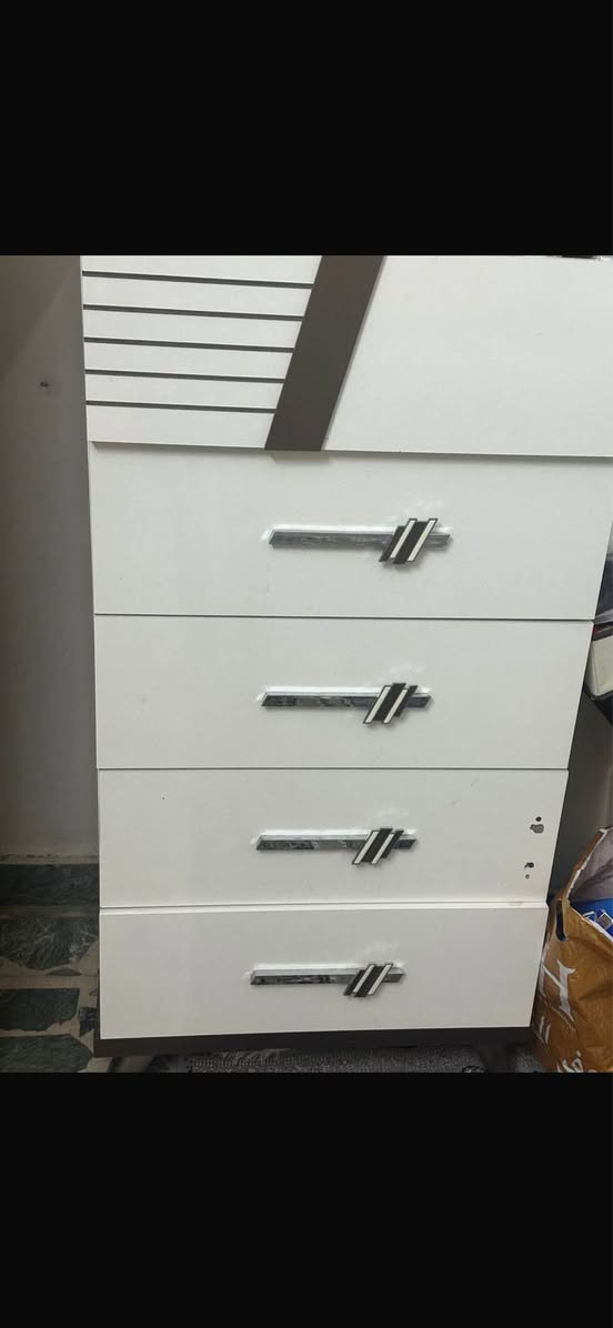 غرفة نوم نضيفة اي ضرر مابية سلايت مكاني شارع فلسطين  التواصل *********** بغداد, العراق
