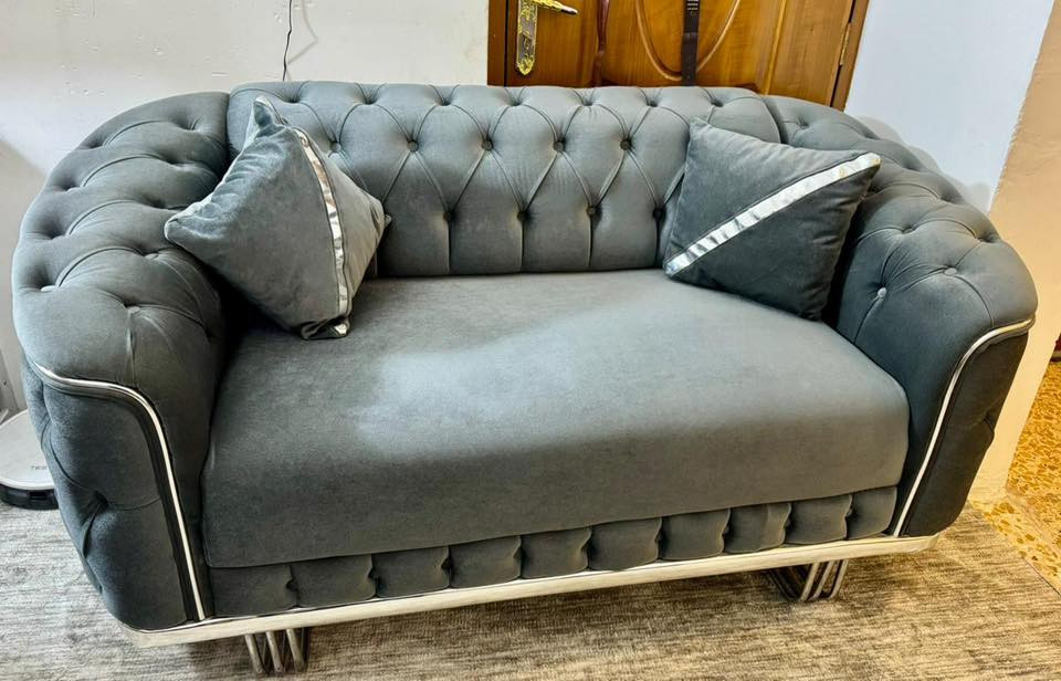 اريكه جديدة للبيع بسعر البلاش تركية 
استخدام كلش قليل بدون ضرر بدون اسفنج دايس كلش نظيفة متتعيب ابد
للبيع ب٢٠٠ الف 
مكاني حي اور 
***********
