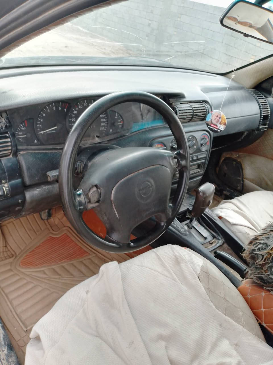 اوبل اوميكا حداديه جديده تخم تاير كلشي بيها جديد تبريد شغال محور ثنين ونص كايمه كايمه وسنويه بااسمي منتهيه ابيعها ع وضعها 25 ورقه مااتواجد بالفيس رقمي *********** مكاني البصره
