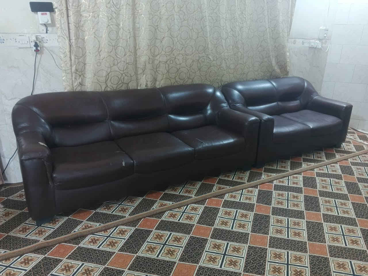 السلام وعليكم لبيع تخم تركي جلد 10مقاعد سعره 350مكاني حي اور سبع قصور شارع ابو علي  يم جامع لحمزة موجود خاص وتساب ***********
