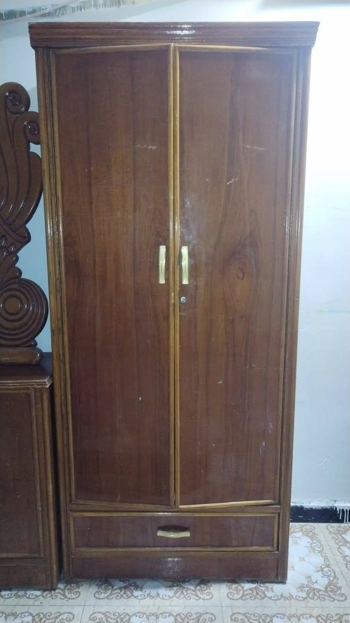 غرفة اخشاب كما موضح بالصور اضرار بصيطة ٥٠٠ الاتصال على الرقم ***********
