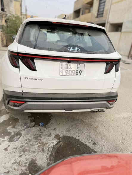 توسان 2025 خليجي زيرو ضمان شركة الأولى ٥ سنوات او ١٠٠ الف كيلو . مرقم بغداد لوحات وسنوية . مواصفاتها . 
محرك ٢٠٠٠
بصمة وتشغيل عن بعد 
كراسي كهرباء 
صندوق كهرباء 
تبريد بالكشنات 
تدفئ بالكشنات 
ويل كب ١٩ 
بردات خلفية 
هاند بريك بصمة 
مانع انزلاق ومانع انحدار 
لايت زنون متحرك 
شاشة كبيرة متصله 
دشبول دجتال متغير 
شاحن واير لس 
حساس أمامي وخلفي 
كامرة دوارة 
حساس تاير 
اوتو هولد 
مود درايف 
مري ترحيب وشفط 
داخل ابيض 
تبريد قطعتين 
السيارة زيرو  ومكفول عام . . السعر 34500 مليون عراقي . لاستفسار ***********
