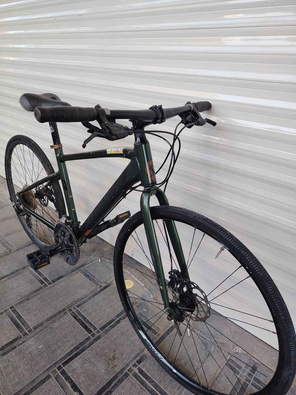 سكوت صناعة يابانية معدن ألمنيوم. حجم الإطار 700x35 تخم تايرات جدد سستم شيمانو التوس 3x9 نضام البريكات دسكات دراجة وضع حاوية السعر ١٥٠ مكاني بغداد مدينة الصدر يوجد توصيل ***********
