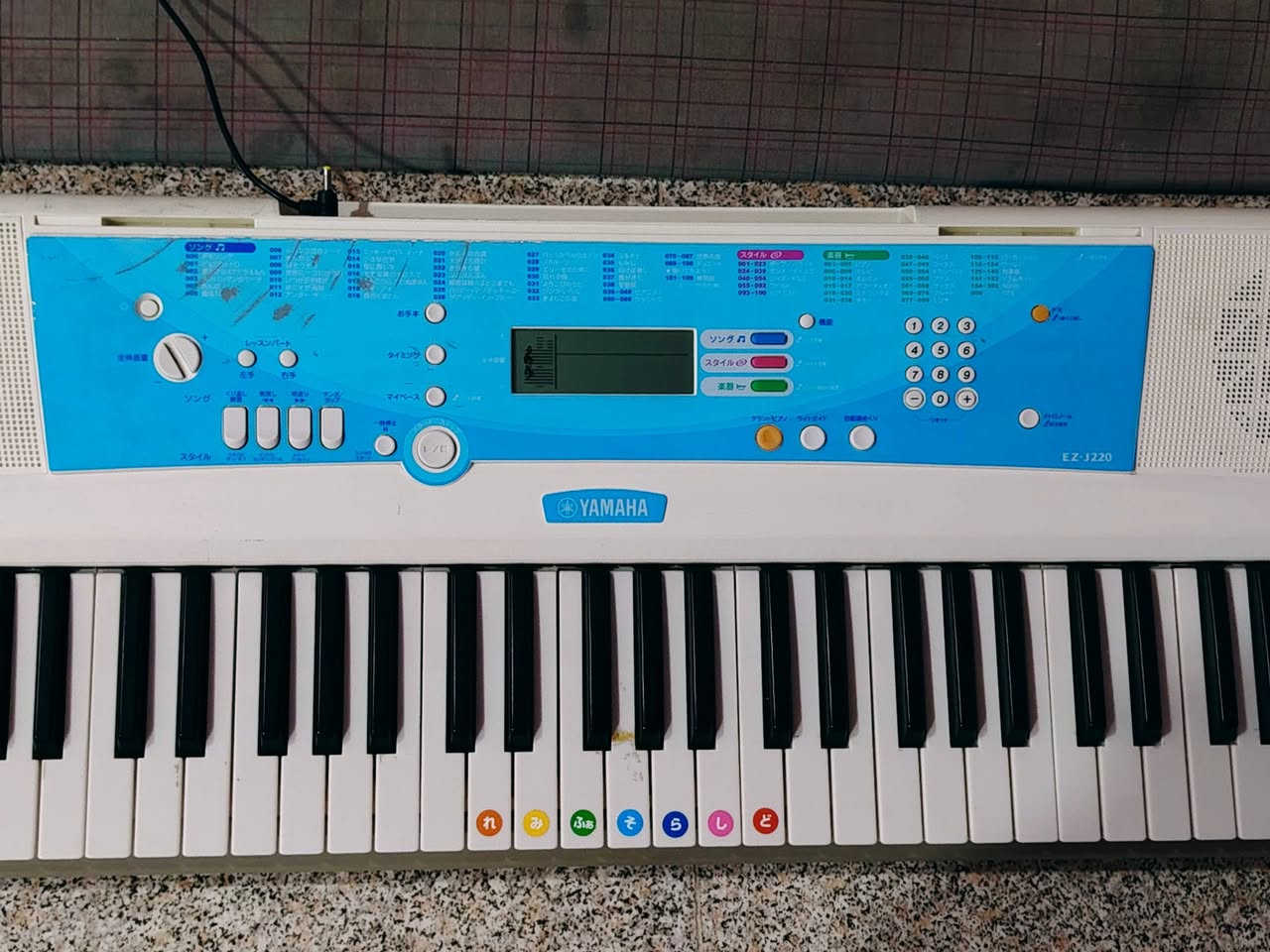 للبيع أورغ Yamaha EZ-J220 بحالة جيدة
🎹 النوع: Yamaha EZ-J220
✅ يعمل بشكل جيد
✅ مناسب للمبتدئين وتعلّم العزف
✅ يحتوي على أصوات وإيقاعات تعليمية متنوعة
✅ سماعات مدمجة وشاشة عرض
✅ مع المحولة (الشاحن) الموجودة بالصور
💰 السعر: 125,000 دينار
 عراقي فقط وبي مجال
📍 فرصة مناسبة لمن يرغب بتعلم العزف أو اقتناء أورغ ياماها بسعر ممتاز.
للاستفسار أو المعاينة يرجى التواصل على هذا الرقم ***********
او على الواتساب
