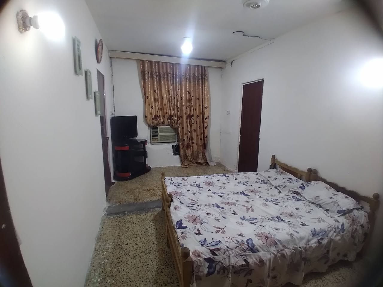السلام عليكم
شقه ارضي للبيع مجمع القعقاع عماره ١١٧ تحتوي على محل بنجرجي  وكراج كبير وحديقه  و صاله  وغرفتين نوم ومطبخ ومخزن وبلكونه الشقه كلش نضيفه قرب حي البتول مقابل العماره الصفره للإستفسار ***********
