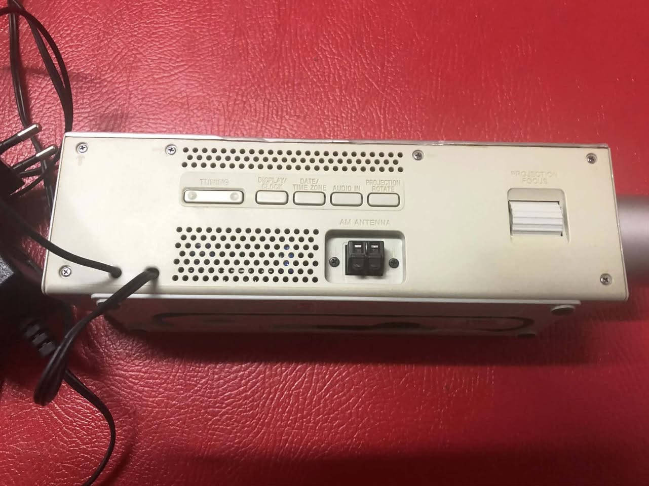 راديو سوني اصلي نظيف جداً مواصفات عديدة درجة حرارة الغرفة عدة انماط لموسيقى هادئة عرض ساعة الوقت بالليزر على الحائط او السقف او الارض محولة اصلية مدمجة بنفس الجهاز 
السعر ٣٥ الف


**إذا كنت صاحب هذا الإعلان وتريد حذفه لأي سبب، رجاءا أرسل رسالة إلى الدعم الفني**