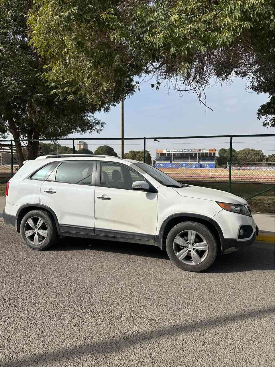 سلام عليكم

Kia sorento 2013

كيا سورنتو  2013

مواصفات ex

اعلى شي عده قمارة 

كراسي تدفئة

تبريد تدفئة dual zone 

قطع تبريد خلفي

تثبيت سرعة

وغير منها

محرك 2400  اربعة سلندر 

المسافة المقطوعة  94500 ميل يعني تقريبن 150 الف كم

حادث سرقة متبدل البجم

سيارة بيها ملاحظات مثل:

قمارة جاردة من فوق و التكمات 

حادث على جاملغ السايق يتعدل بارد مع تكحيل

وغير منها شخوط 

بيها شاشه كاربلاي اني شديتها جديد 

 السعر المطلوب 120 وقابل للتفاوض للشراي 

استفسار مع الرقم ***********

مكان السيارة المنصور بغداد, العراق
