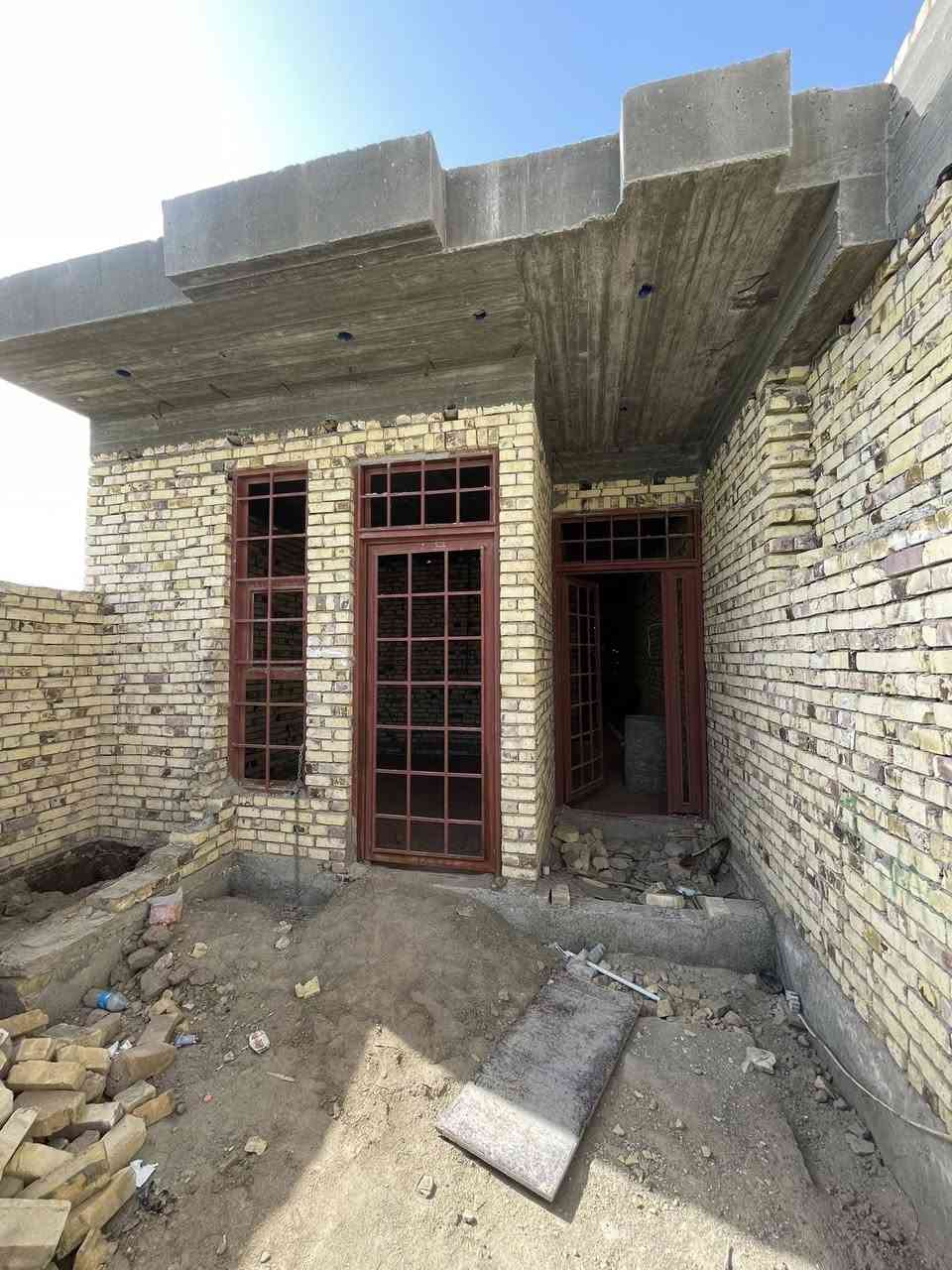 السلام عليكم 
هيكل للبيع مساحه 125 م
كونكريت مسلح بناء درجه أولآ
يحتوي غرفه ومطبخ وصاله واستقبال وصحيات داخليه وخارجيه
مجاري كامله ومفروش سبيس 
العنوان  
عرصات الحاج حيدر هندي 
حولي الخصيمه شارع ابو لمى قرب الجامع 
رابع بيت عن التبليط 

اللاستقسار مراسله الصفحه او واتساب 

‪0 7762924284
