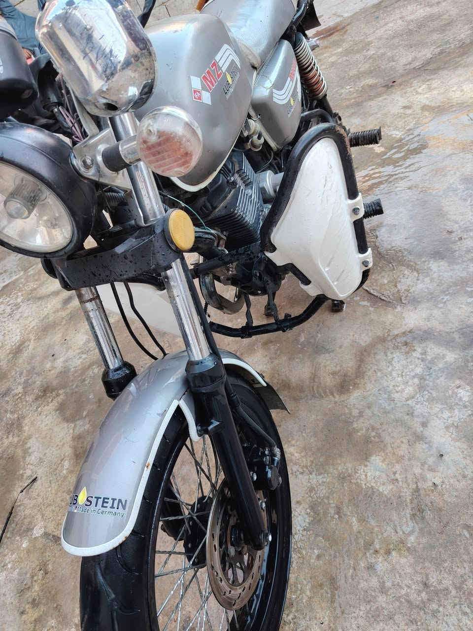 اسلام عليكم دراجه امزت حديث 2018 أوراق استنساخ كهربايات كامله نكره سلف محرك 200 الكير ماله مثل البطح واحد الي جوا وال باقي الي فواك السعر 600المكان ديالى بعقوبه المفرك اتصال ***********
