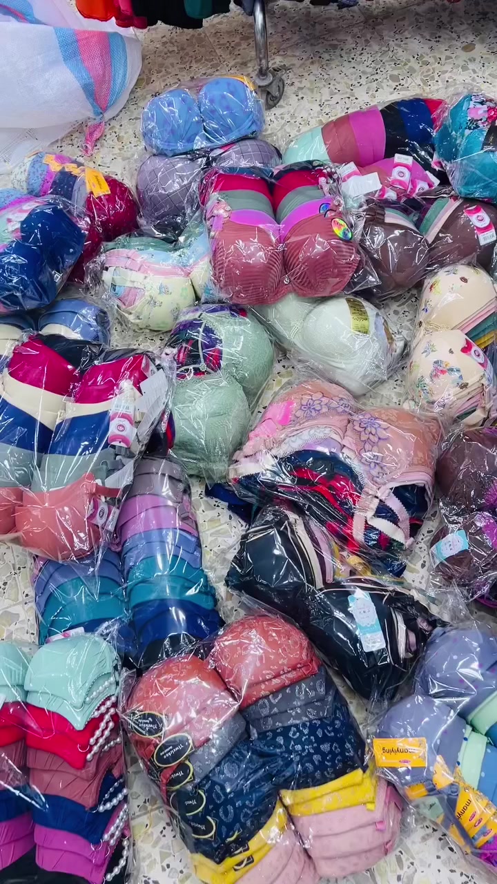 وفرنالكم ستيان دبل اسفنج بأسعار مختلفة 
❤️كل ماهو جديد وحصري ❤️
😍تجدونه في كوزمتك رنوش 
 #😍 
ملاحظه ( يفتح الكوزمتك من الساعه 10صباحا حتى الساعه 12ليلًا ) 

للحجز والاستفسار راسلونا على خاص الصفحة ❤️او على رقم الواتساب الخاص بالحجز 🎯 ***********

متوفر خدمه توصيل 
لجميع مناطق بغداد 5000والمحافظات 6000
