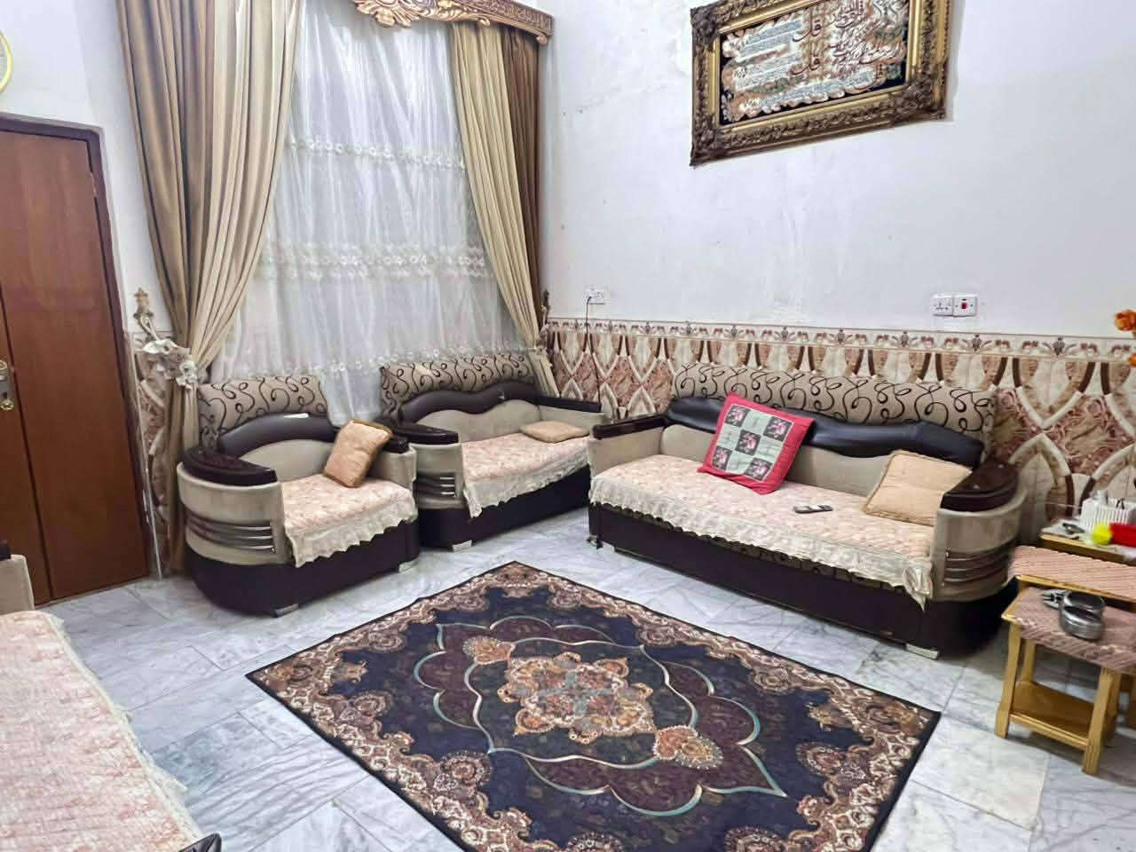 بيت للبيع زراعي مساحة ٢٠٠البناء كونكريت مسلح الارضيه مرمر غرفتين ومطبخ وديوانيه وصاله البيت بناء درجه اولى السطح شتايكر مكانه دجين قرب حسينية مسلم بن عقيل


**إذا كنت صاحب هذا الإعلان وتريد حذفه لأي سبب، رجاءا أرسل رسالة إلى الدعم الفني**