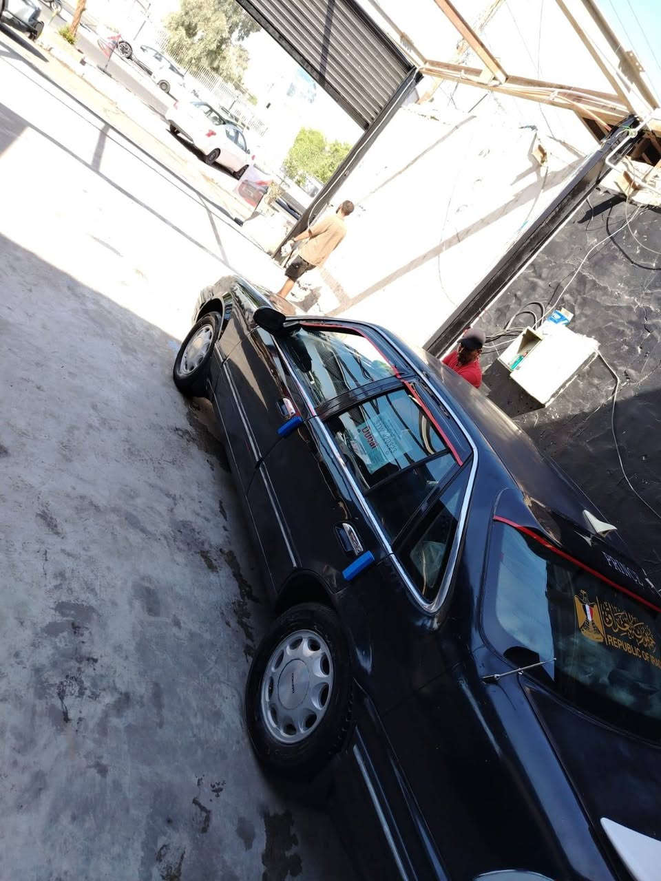 السلام عليكم
سيارة برنس للبيع موديل 1994 
باسمي السيارة رقم بغداد  سنوية لل 2027 
محرك كفالة 
گير اوتو طيارة مبدلة قبل شهر 
كهربائياتها كلهة شغالة تبريد شغال 
باتري جديد 
بدون اي خياس او ضربة او صبغ 
فقط صبغ بالجاملغ الخلفي بدون ضربة 
مكاني بغداد 
*********** 
السعر 35 وبيهة مجال
