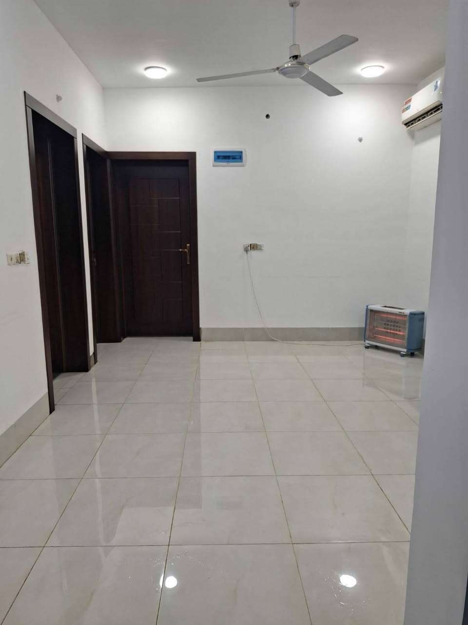 السلام عليكم دار اللبيع طابو صرف المساحه 150م الواجه 10م النزال 15م ابي غرق حي  السلام يتوفر كافة الخدمات ثاني قطعه عن الشارع التجاري الاستفسار عن السعر او تفاصيل اكثر الاتصال على الرقم وات ساب ***********
