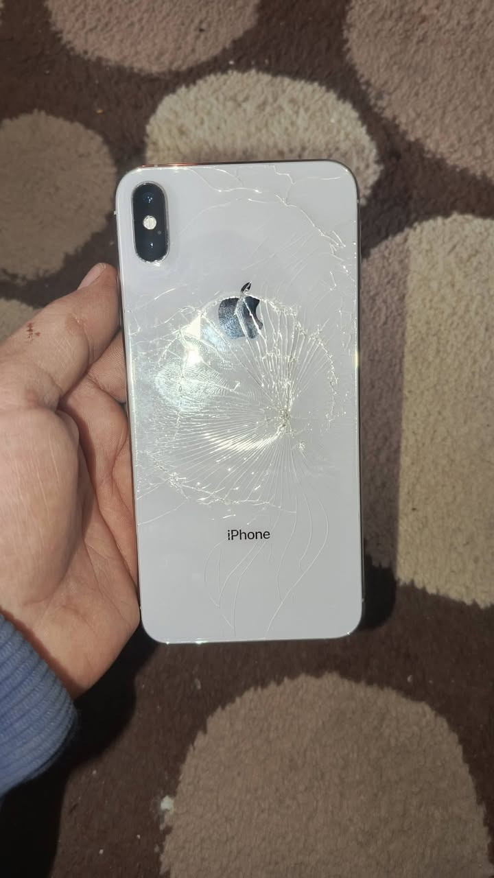 ايفون اكس ماكس مبدل شاشه وبطاريه نوعيه زينه جهاز شغال ما ابي اي خلل كاميرات طبع مكانو موصل الايسر*********** مو شراي لا تتصل
