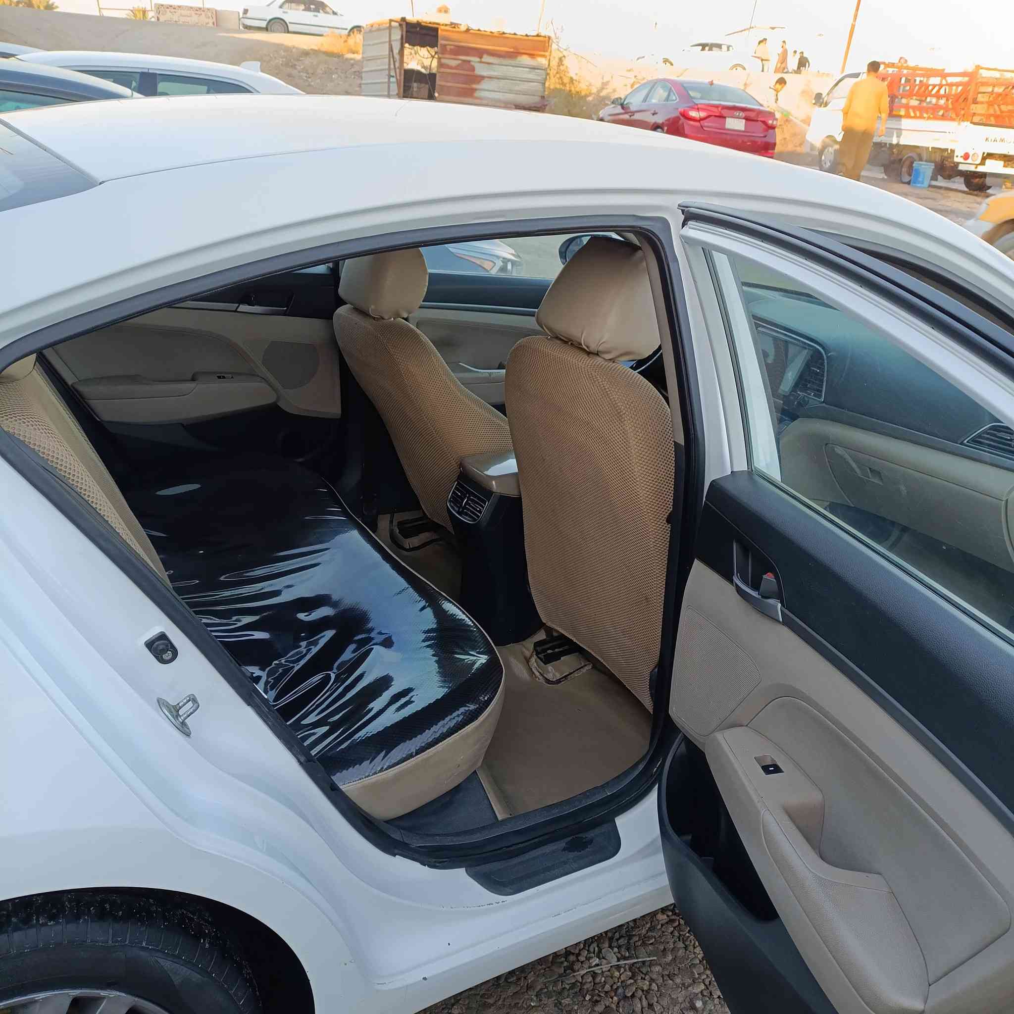 السلام عليكم النترا موديل 2017 رقم بابل الجديد بسمي وارد خليجي كفاله عامه عده بارد بل اباب وصبغ بل حافه مال صندوق  السياره فول مواصفات فتحه سقف شاشه وكامره حساسات أمامية وخلفية مانع انزلاق تحكم استيرن اشاير بل مرايه مرايات شفط دواخل لونين وباقي المواصفات المعروفة محرك 2000 دوشه السياره جاهزه مكينه كير حداديه تخم تاير تبريد قطعتين السياره جاهزه  مكاني ناصريه سوق الشيوخ  السعر 145 وبيها مجال للشراي للاستفسار الاتصال على ***********    ***********
