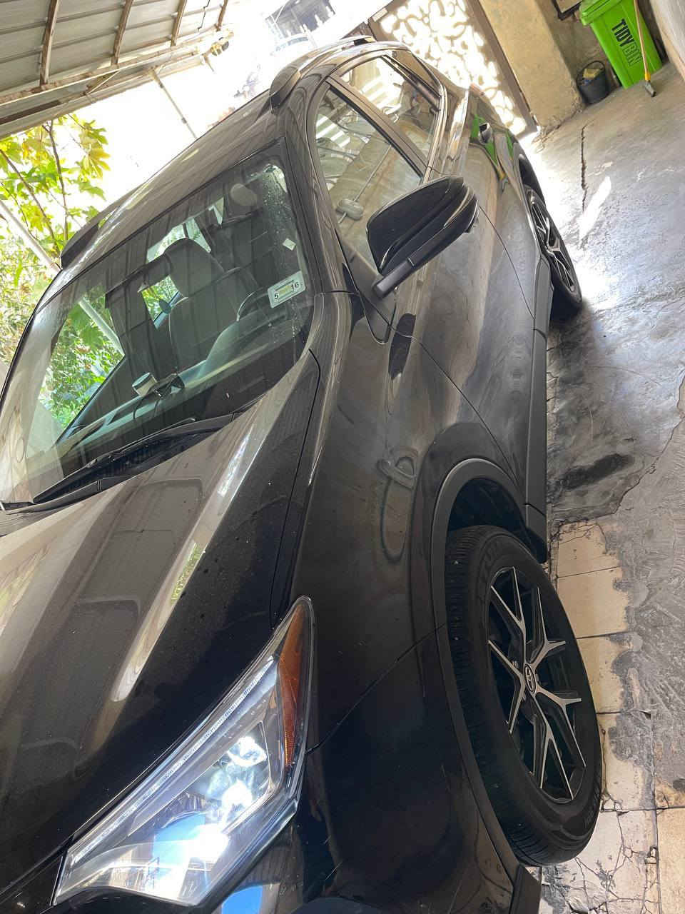 سلام عليكم للبيع فقط راف فور 2018 SE امريكي حادثهه موضح بلصور ولبلقي كله كفاله
.السياره فول مواصفات للأخير 
.رادارات جانبيه 
.كامره دواره 
.تدفئه كشنات 
.كرسي كهرباء
.فتحه سقف 
.صندوك كهرباء 
.بصمه 
ولمواصفات الباقيه معروفه 
.سياره ماشيه 147000km
سياره جديده بمعنه الكلمه كامله من اي نقص 
.كير محرك كفاله عامه 
.صدر باتري جديد 
مكانهه بغداد الزعفرانية 
للاتصال (***********)
سعرهه 170$ قفل مابيهه مجال
