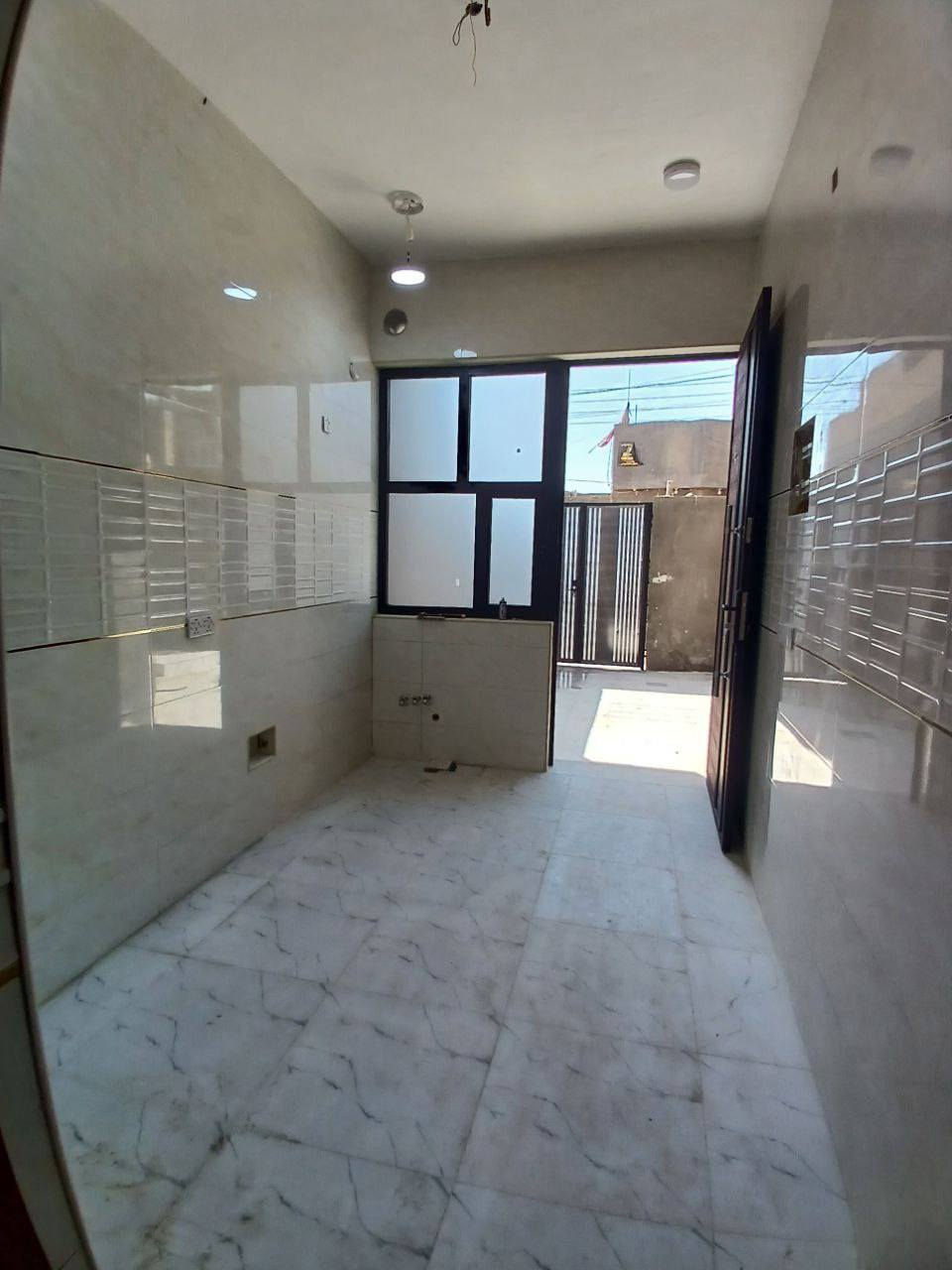 ا
السلام عليكم بيت بحي الزهور بشارع ابو مهدي المهندس مساحه البيت 125 متر يتكون من طابقين الطابق الاول يتكون من براني وصاله ومطبخ وغرفه ومجمع صحي 
الطابق الثاني يتكون من صاله وغرفه ومجمع صحي لمعرفه السعر الاتصال على هذا الرقم 
*********** ابو محمد
