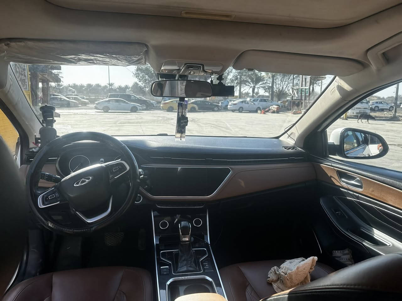 يارب 
شيري اريزو 6مديل 2020السيارة فول مواصفات 
3بصمات
شاشه 
اوتو هولد
سايد بريك دكمة
مري شفط 
نظامين قيادة
فتحة سقف
تشغيل عن بعد 
فتح وقفل الجام عن بعد
لد نهاري 
كشنات جلد 
حساسات 
4كامرات 
كامرة محيطية 
وبيه بعد هاوي مواصفات 
السيارة بيه فقط الطخات الي موضحة بلتصوير وبيه عطل بلتيربو وحدادية بيه طبلات كايمة فقط ماكو اي شي غير الي ذكرتة مع العلم السبارة حرة مو اقصاد يمتة متريد تحول 
رقم الواتساب ***********
رقم الاتصال ***********
السعر 75 وبية مجال
