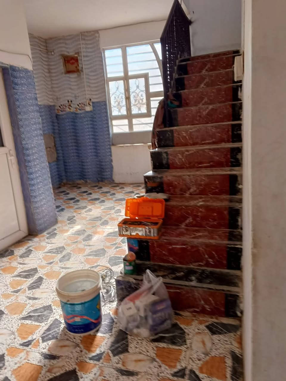 شقه للايجار 100 حي الوفاء شارع عشرين  غرفتين وصاله ومطبخ مفتوح سطح مرتب خط مولد *********** النجف, العراق
