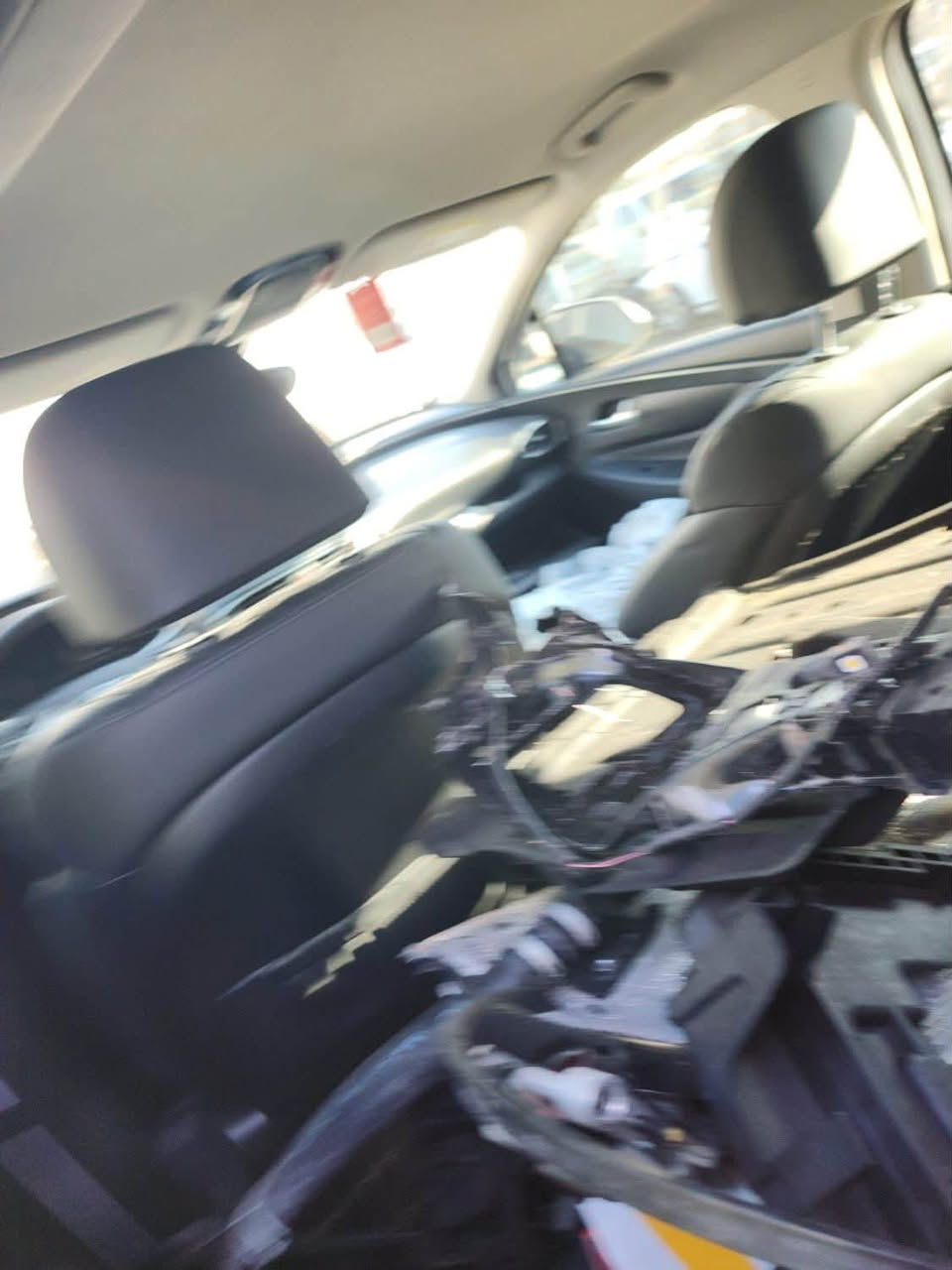 (بيع مستعجل) 🚨
🚘 نوع السيارة: هيونداي سنتافي
🗓️ الموديل: 2023
🇰🇷 الوارد: كوري
📏 المسافة المقطوعة: 23 ألف كم فقط
⚙️ المحرك: 2500 تيربو
🕹️ القير: دكم (أزرار)
✨ المواصفات:
فول الفول (أعلى مواصفات عدا الفتحة) - المواصفات المعروفة للوارد الكوري.
💥 الحادث:
(الصور مرفقة بالمنشور لتوضيح كافة التفاصيل)
📍 الموقع: بغداد - زيونة
💵 السعر: 16,000$ (160 ورقة) — بيع مستعجل جداً
📞 للتواصل والاستفسار:***********
