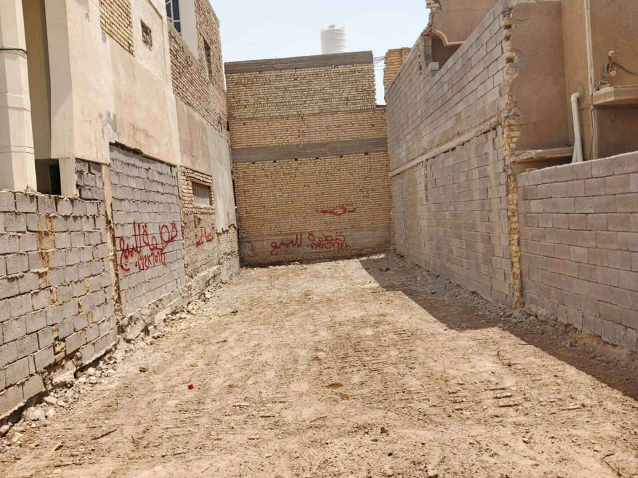 قطعه للبيع في الجمعيه الثانيه خلف متوسطه الفرزدق المساحه 122.5والواجه6.100نزال 20للستفسار ***********
