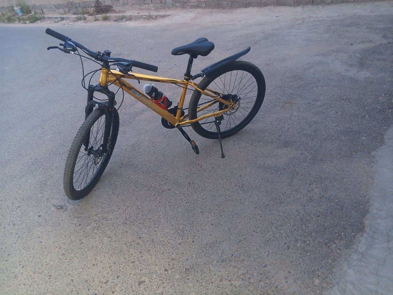 السلام عليكم بايسكل للبيع النوعية بيم اكس جبلي الكير الخلفي سبع سرع الكير المامي ثلاث سرع البايسكل مستعمل قليل ونضيف جدن  السعر ١٢٠ وبي مجال قليل 
او مراوس بدراجة شحن  حسب القناعة 
العنوان بغداد الخطيب  للتواصل خاص


**إذا كنت صاحب هذا الإعلان وتريد حذفه لأي سبب، رجاءا أرسل رسالة إلى الدعم الفني**