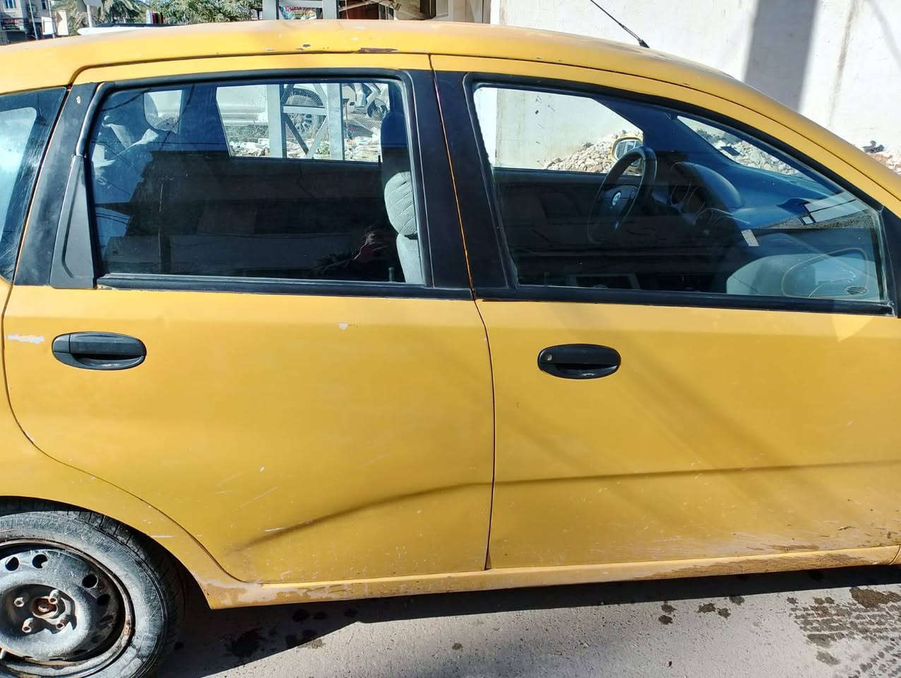 للبيع افيو موديل 2004رقم بابل الجديد بسمنه السياره بلحله وجاهزة من كلشي خصوصي الون  السعر 40وبيها مجال للشراي ***********
