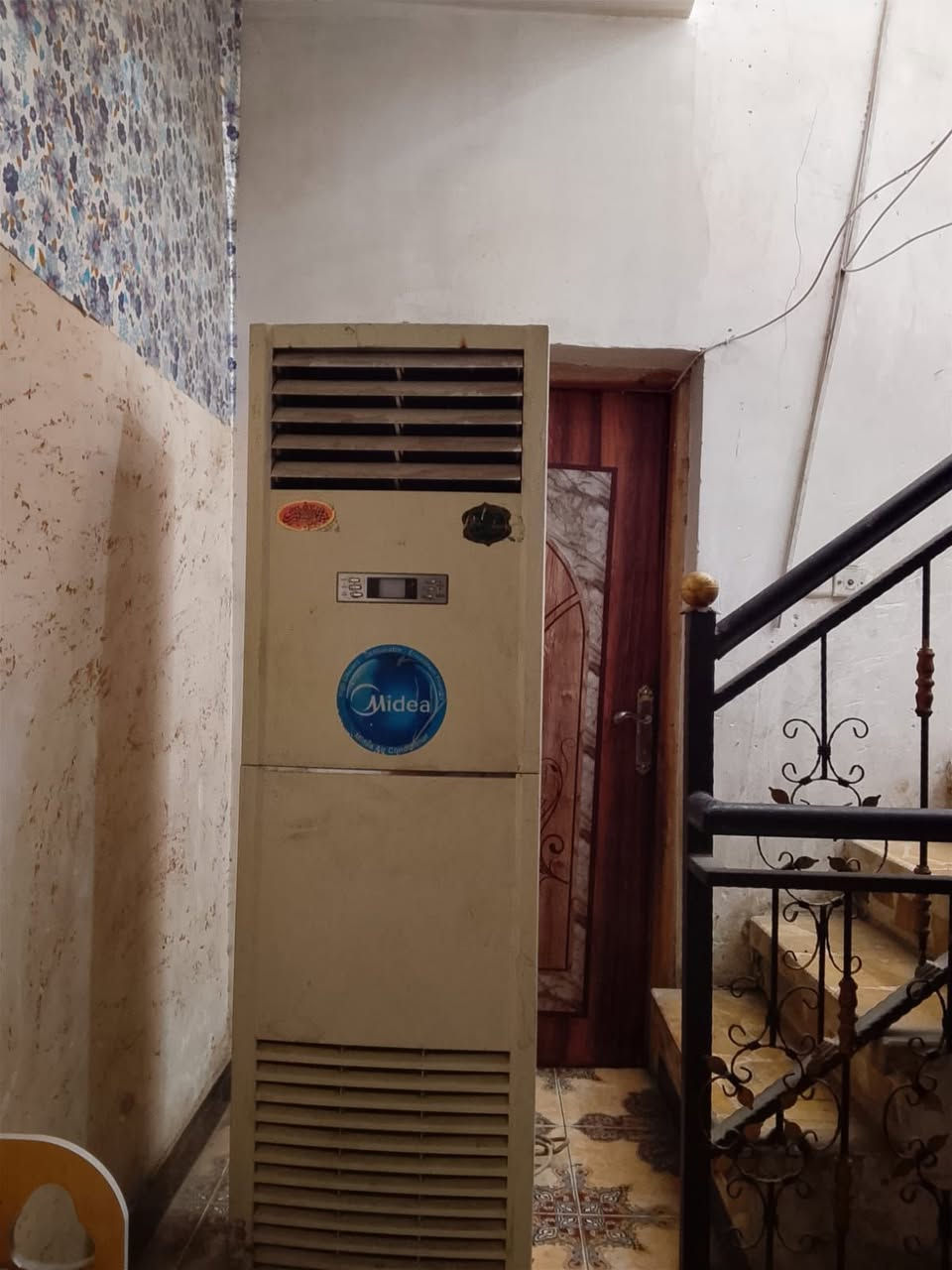 سبلت كنتوري نوع ميديا مستعمل تبريده ضعيف للبيع سعر 500الف وبي مجال علماا هو 3طن مكاني بغداد للاستفسار الاتصال على ***********
