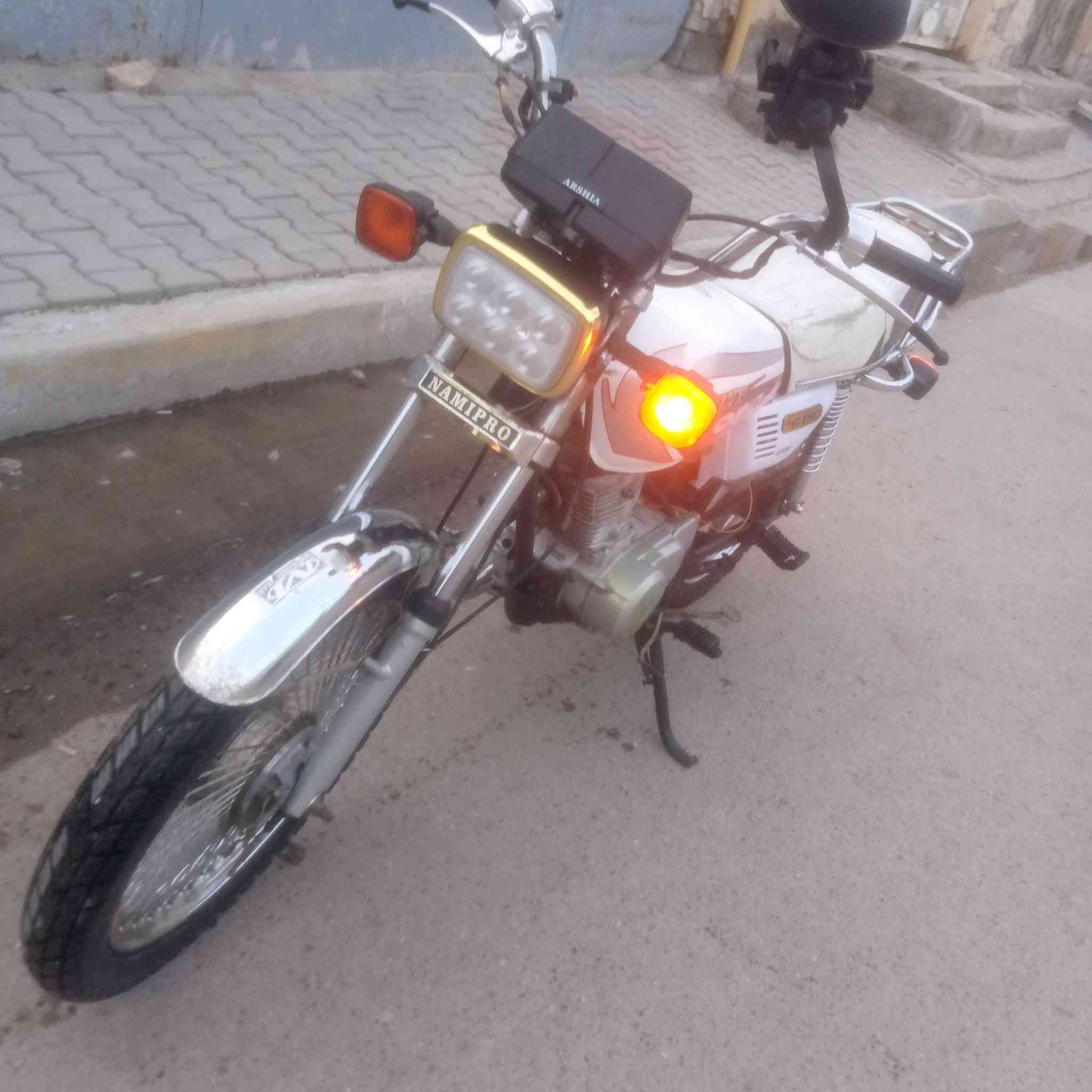 تايكر موديل 22 أوراق 
مكينة نظيفة ناعمه شلعه معدل 
كهربائيات كلها شغاله نكره
بغداد الحسينيه الراشديه ***********
400 بيه مجال
