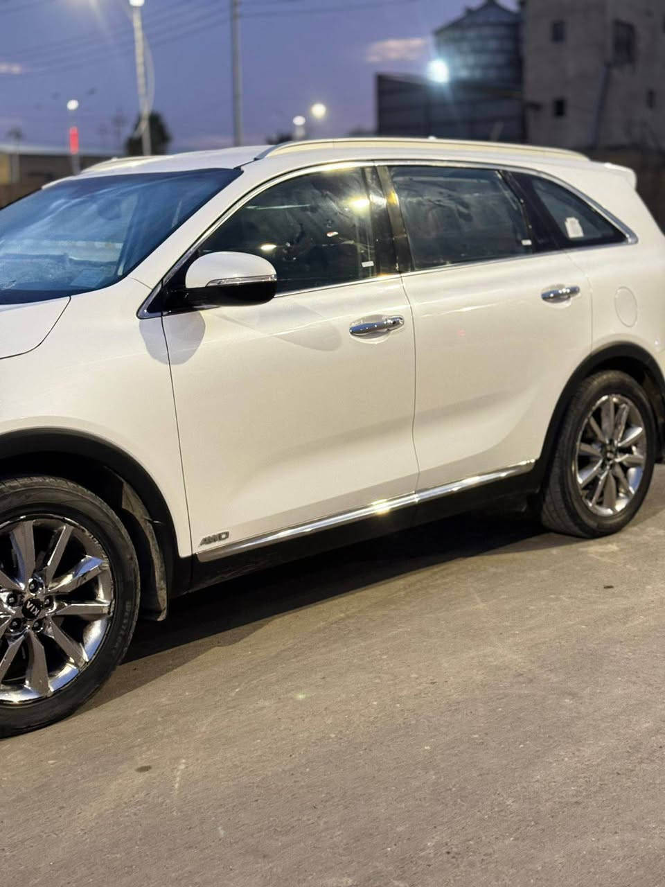 سورنتو موديل 2016 وارد خليجي ماشيه 130 رقم ذي قار بسمي مكفولة التبديل  صبغ الباب الخلفي خفيف مواصفات فول 1/1عدا البنورامه
جلد قرميدي بصمه شاشه جبيره
سايد بريك دكمه
  كراسي جلد وكهرباء 6 سلندر 7 راكب 3 قطع تبريد جنطة كهرباء حساس امامي خلفي شاشة  . اخوان سيارة جديدة جدا وجاهزة من كلشي وسعره ارخص من السوك شراي اتصل وتدلل ***********
