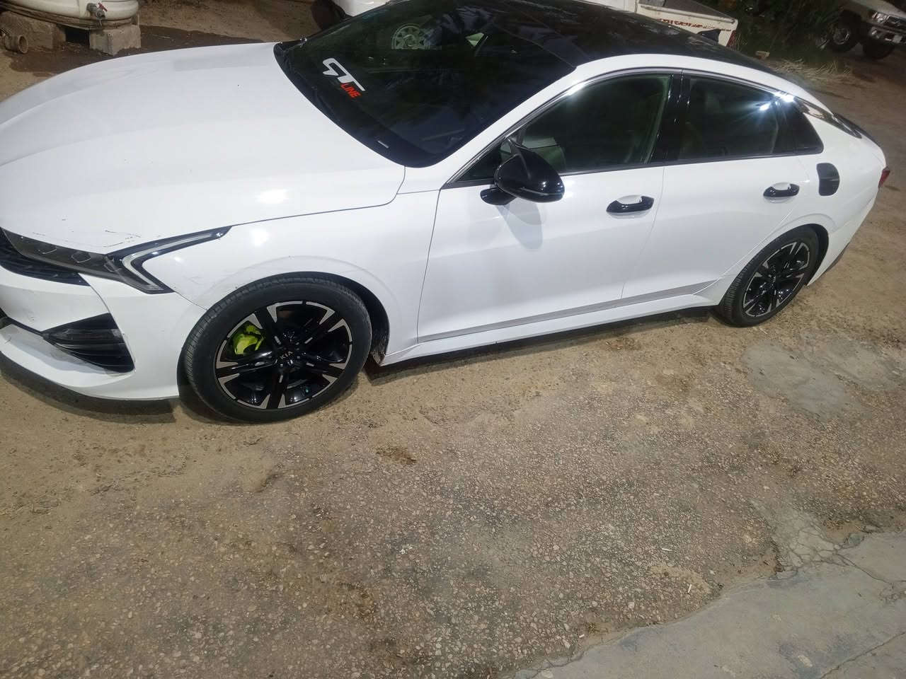 🔥 يا الله –  🔥
***********🚘 K5 موديل2021– GT Line
✨ فووول الفووول (1/1)
📍 رقم بغداد جديد
🎨 لون ابيض مميز – داخل أسود بلاد 🔥
🔹 بانوراما
🔹 شاحن وايرلس
🔹 رادارات (أمامي + خلفي + جانبي)
🔹 بصمة دخول وتشغيل
🔹 هاندبريك بصمة
🔹 4 أنظمة قيادة
🔹 أبواب بصمة
🔹 لايت LED متغير
🔹 تحكمات ستيرن
🔹 أوتو هولد
🔹 شاشة جبيرة
🔹 كاميرا 360 (دوارة)
🔹 صندوق بصمة
🔹 كشنات تدفئة
✨ إضافات خاصة:
▪️ كفرات يدات أبواب
▪️ إنارة داخلية (مود لايت)
▪️ لايت متغير إضافي
▪️ كفرات مرايات (ستايل بات مان 🦇)
▪️ سكوبات جام + إضافات أخرى
📌 السيارة نظيفة ومميزة وجاهزة من كلشي
   🔁 بيع فقط
   سعر175$ بيها مجال قليل 
📍
