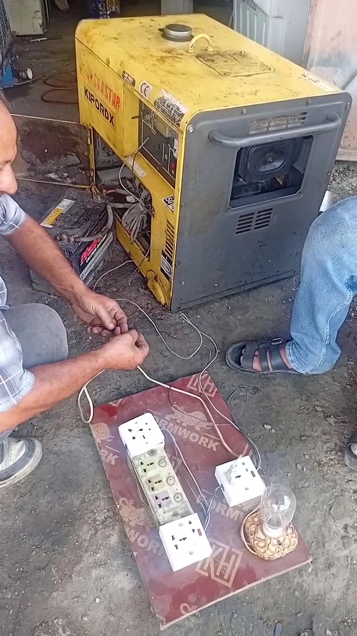 للبيع مولدة كاتم الاقصى 5 كي في 20  امبير جاهزة لاصرف ولاتبخير كلش نظيفة السعر 450 الف دينار العنوان بغداد للاستفسار الاتصال على الرقم ***********
