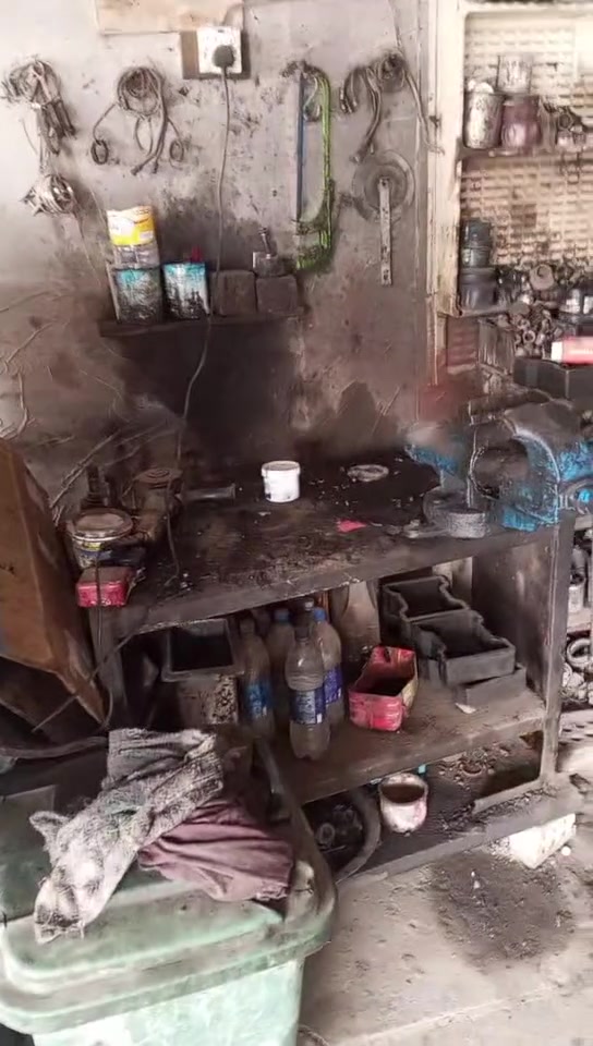 السلام عليكم محل  حداده  صدر البيع محل جاهز ما بي اي نقصفي حي النصر  مقابل مطعم السيد  التواصل واتساب ***********
