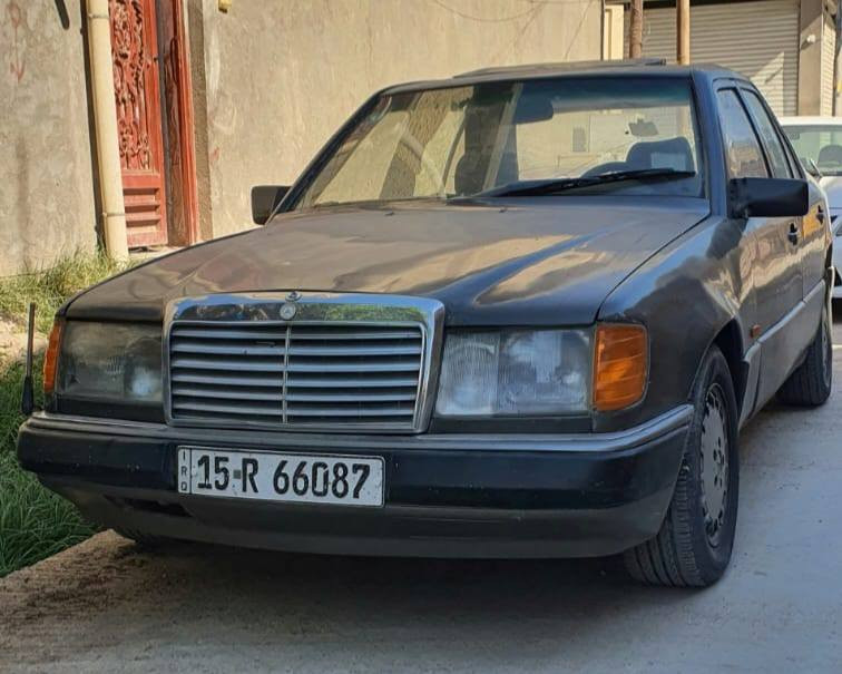 السلام عليكم 

للبيع مارسيدس موديل 86 سيارة نظيفة 
مكينة و كير مكفولات ، حدادية وتخم ويل وباتري كله جديد  ، قواعد دبل نظيفات وسليمات ، كهربائيات شغالة ، ينقصها بس تبريد 
سيارة حلوة ، رقم وسنوية جديد انكليزي ل 2030 ، تحويل ثاني يوم 

السعر 42 و بيها مجال للطيبين 
المكان النجف / الكوفة 
***********
