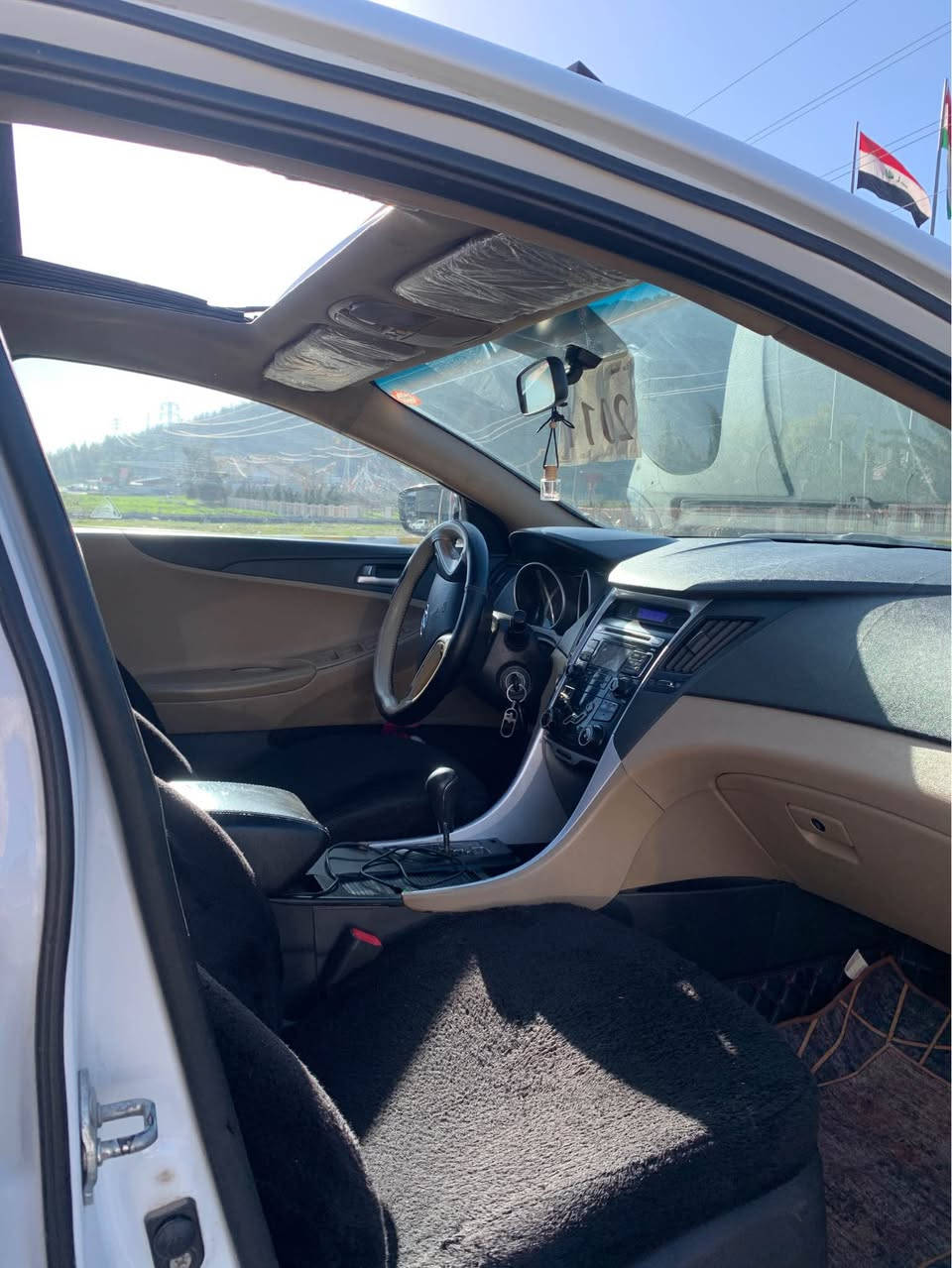 سۆناتا ٢٠١١ خلیجی   
مەكینە ٢٤ 
مواسەفات گێڕ تۆماتیك و عادی  سەقف پانۆڕاما
كوشن كارەبای   ئاوێنە شەفت 
ناو زەرد،ABS 
٣ پارچەی بۆیاغە  پشت و پێشی كەپسە  
لە تەنیشتەوە قیچێك ناوی گرتوە 
گێڕ مەكینە تەبرید بە شەرت 
 
***********
*********** رانية, السليمانية
