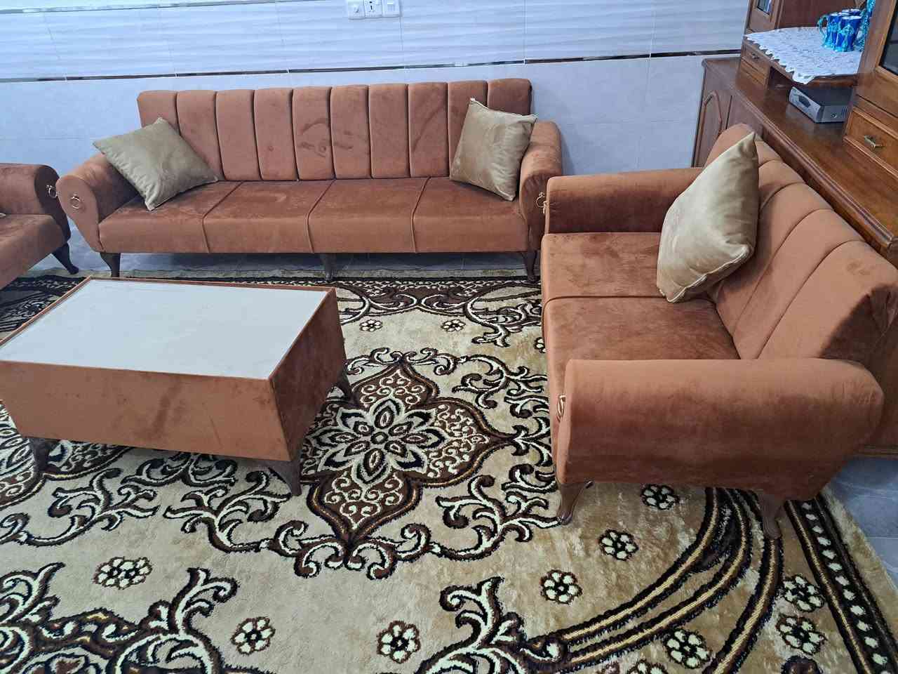 هناك لمسات إبداع في العمل تشاهدون من خلالها جمال تناسق تطعيم الألوان السادة
نعرض لكم شغلنا وتصميمنا وتجديدنا طخم ١٢ مقعد مع إضافة الكوشات والطبلة في ناحية السعدية - قزلربات  لبيت الحجية ساهرة ام عصام أتمنى أن ينال رضاكم واعجاباتكم


**إذا كنت صاحب هذا الإعلان وتريد حذفه لأي سبب، رجاءا أرسل رسالة إلى الدعم الفني**