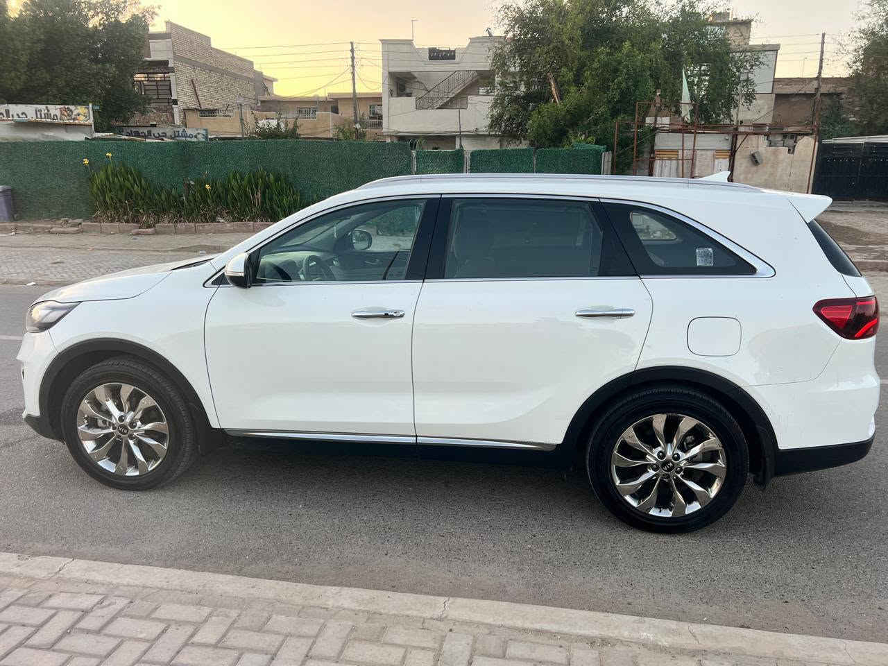 كيا سورنتو خليجي موديل 2020
ماشي 150 الف
كراسي كهرباء 
جلد 
جنطه كهرباء 
6 سلندر 
ييه صبغ جاملغ امامي وربع بنيد بدون دواخل 
وصبغ قبق جنطه وسونار وياها 
سعر20700 بيه مجال 
مكان سياره نفق الشرطه 
تلفون ***********
