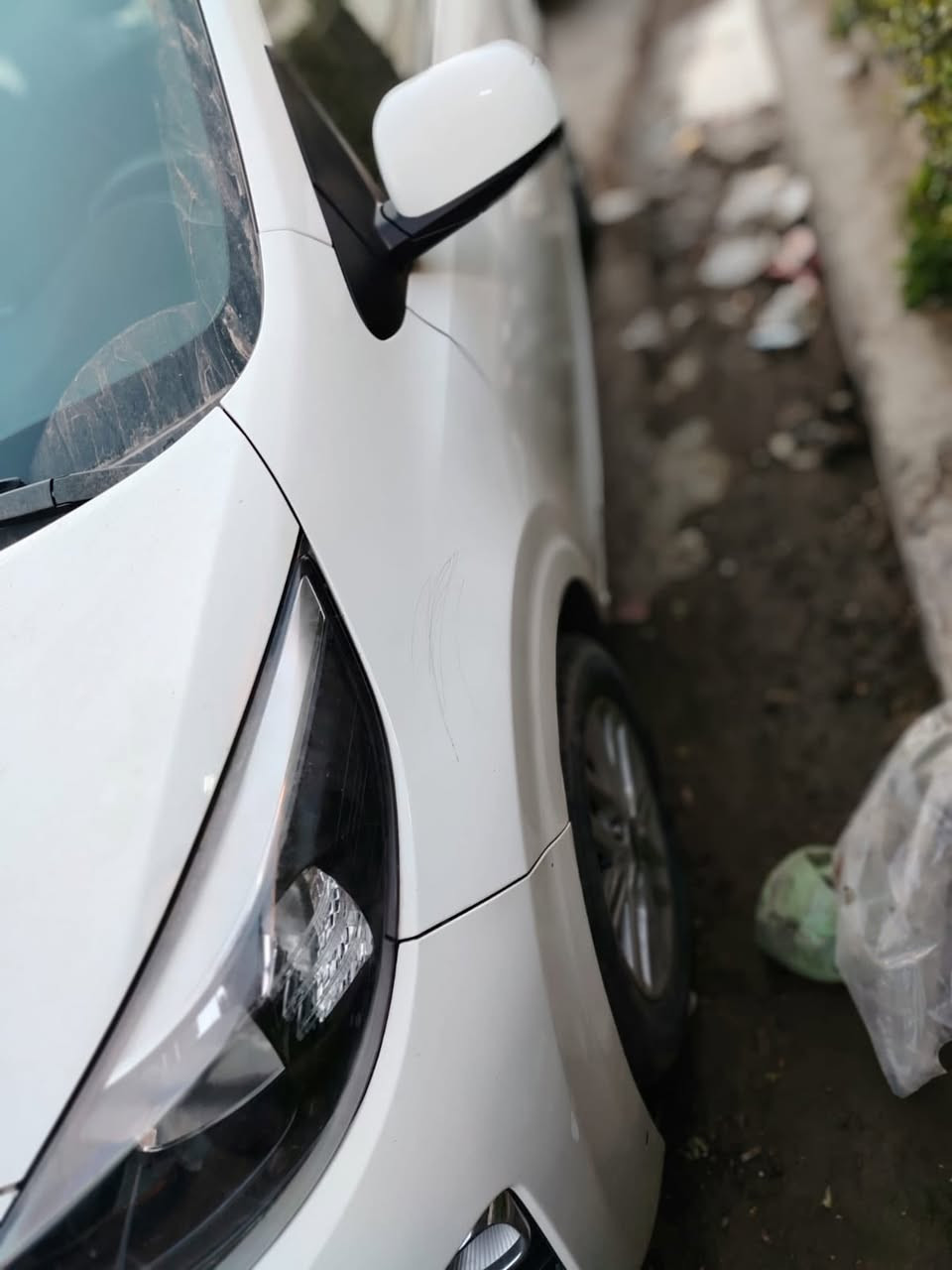 السلام عليكم كيا بيكانتو ٢٠٢٣ ماشية ١٤ بيها هاي الطخة السيارة باسمي وجديدة جداً وبدون صبغ فقط هلملاحظات السعر ١١٥ التواصل ***********
مكان السيارة بغداد الجديدة
