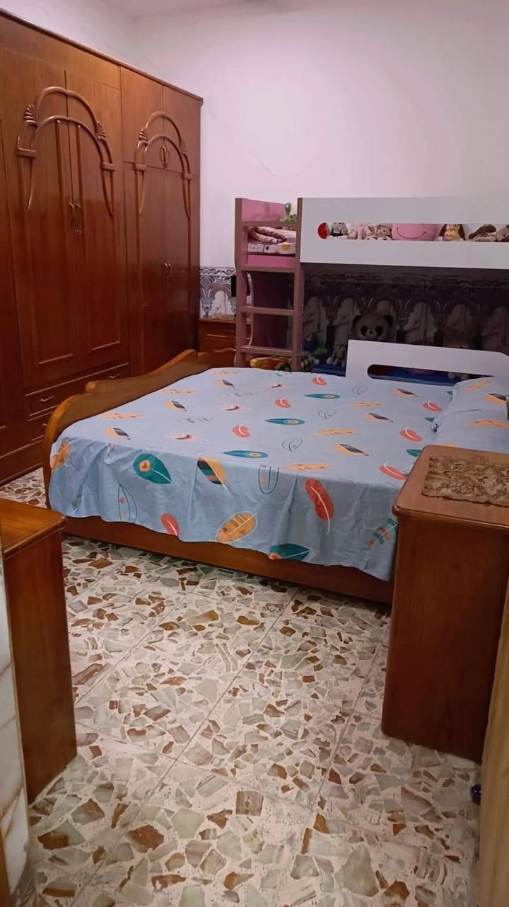 غرفة نوم للبيع صاج ثقيل تسكام 7 قطع 
مسويها بمليونين اريدها ب750 قفل 
العنوان الحلة 
الاستفسار ع الرقم 
***********
