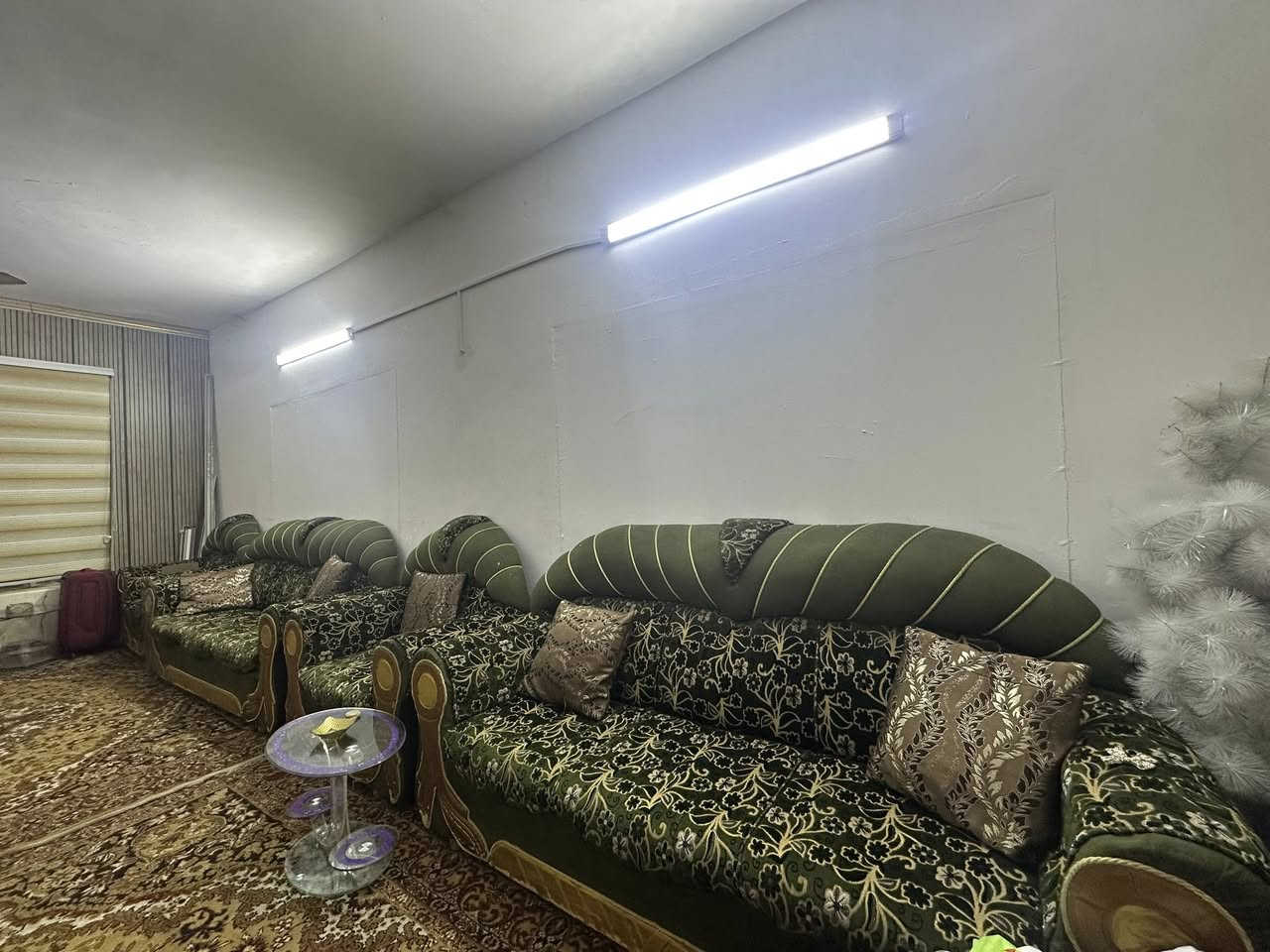 سلام عليكم تخمين للبيع زيتوني 10مقاعد و برتقالي 10 مقاعد نظافة ‎%‎70 سعرهم 400 ثنينهن وبيهن مجال بسيط مكاني الغزالية ***********
