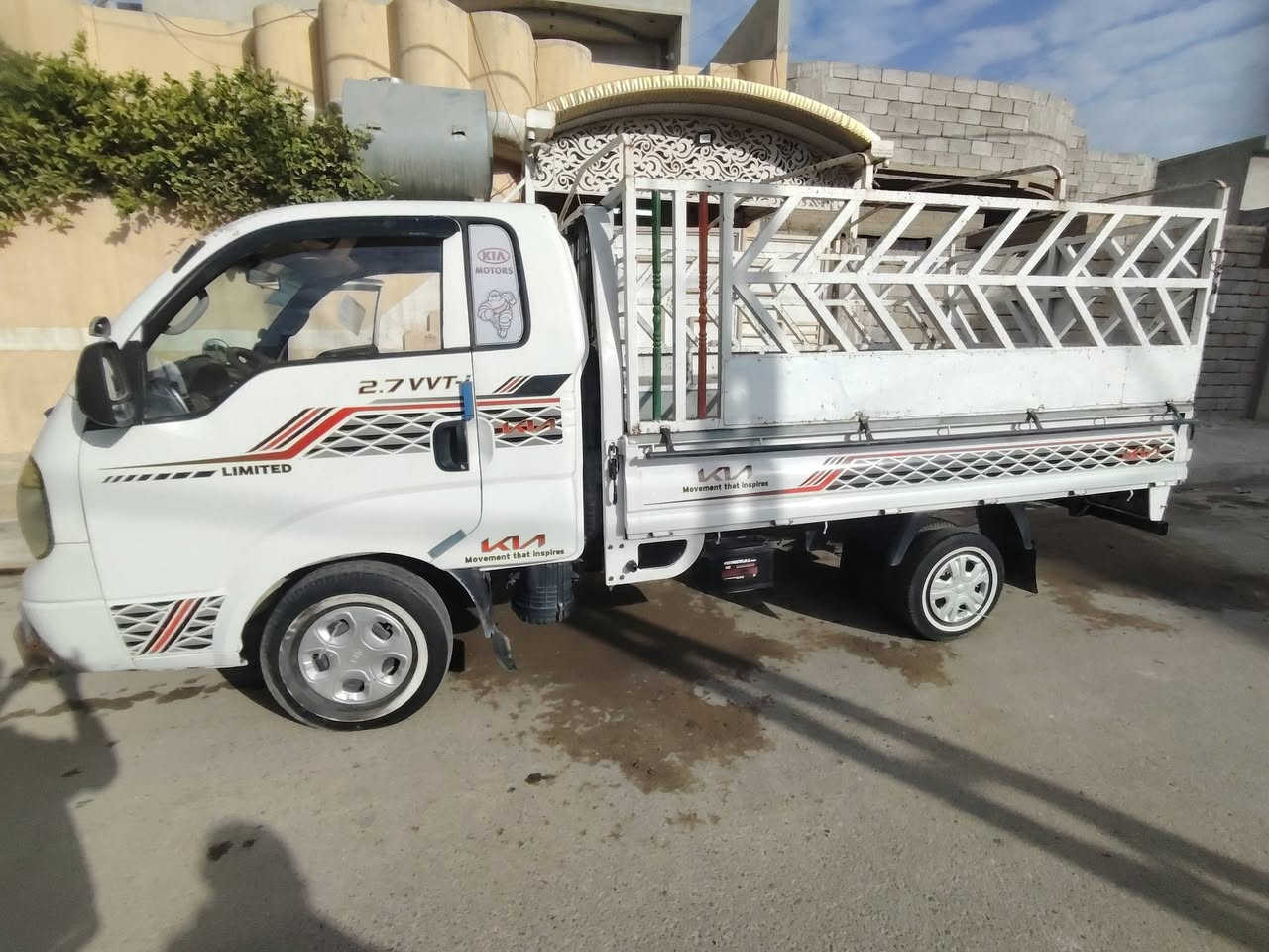 بنكو 2012سياره نضيفه فقط مبدل قماره السعر 95وبيها مجال بسيط تفاصيل اتصل على ***********
