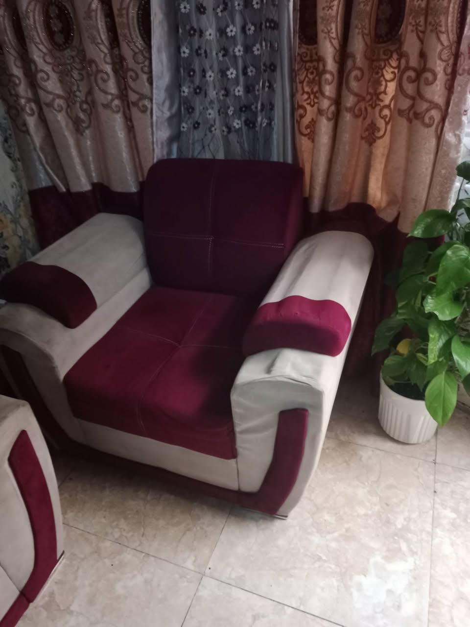 السلام عليكم تخم 10مقاعد درجه اولى بدون اي ظرر مكاني حي الجهاد السعر 250 الف ***********
