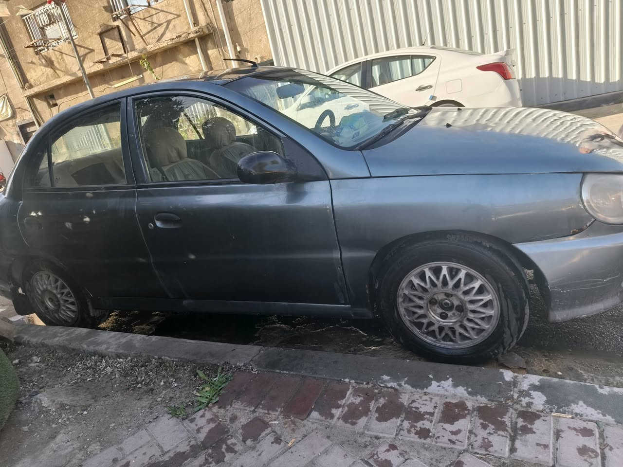 السلام عليكم للبيع ريو موديل ٢٠٠٢ باسمي رقم بغداد جديد هزة جديده مكينه وكير خير من الله عل فحص شواصي نظيفات مملعوب بيهن بيهه ضربه بلباب من كشر مماثره عل داخل رايدهه ب٤٠  وبيهه مجال بسيط للستفسار ***********
