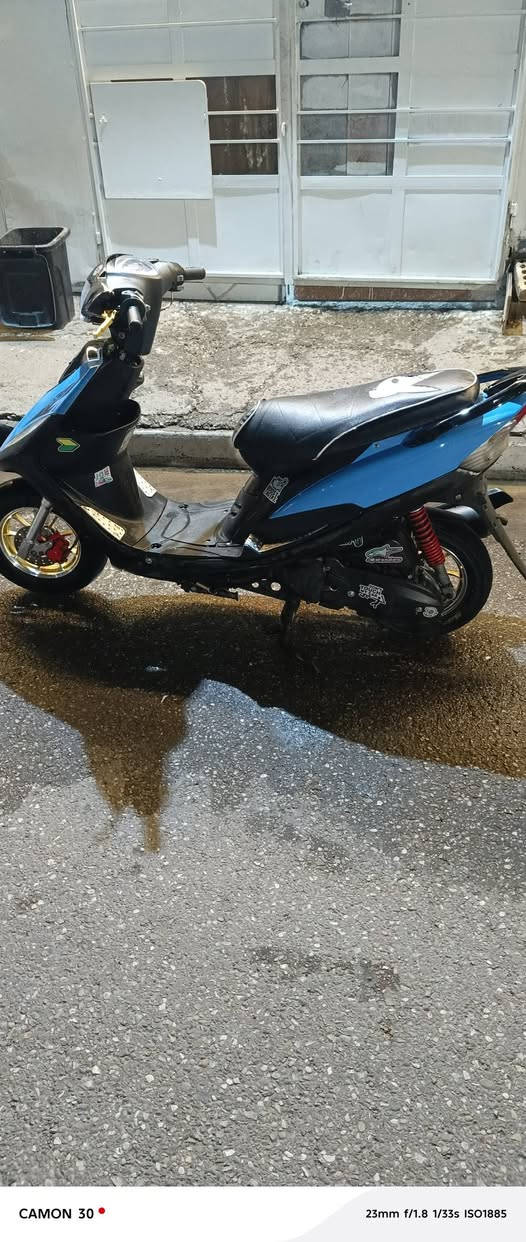 السلام عليكم دراجه للبيع مكاني بغداد حي الجامعه دراجه شغاله سيف شغال كلها شغاله كهربائياتها شغاله اللي يحب يراسلني عليها على الواتساب حياكم الله ***********
