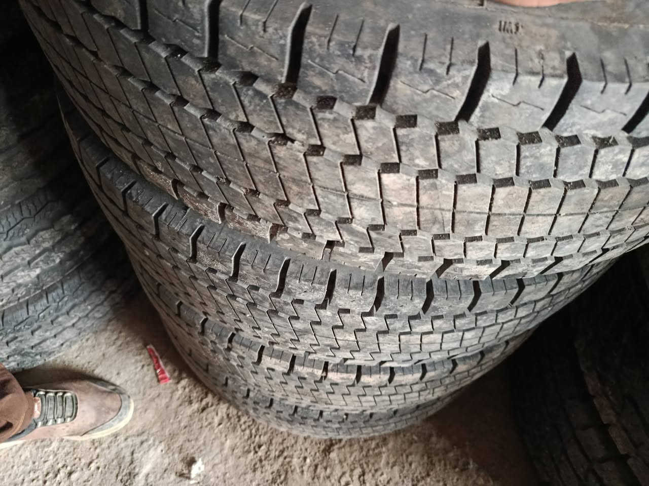 السلام عليكم ورحمه الله وبركاته تخم تاير ١٩.٥  مال حاويه ياباني سعر ٢٥٠ مكاني ديوانية مجمع سيد يقين
